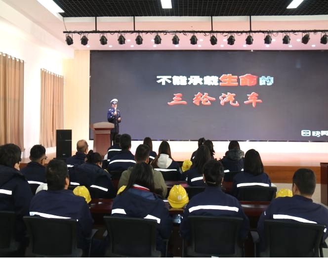 乌拉特后旗交警大队走进南宫娱乐资源开展交通清静宣传运动_南宫娱乐（官网）