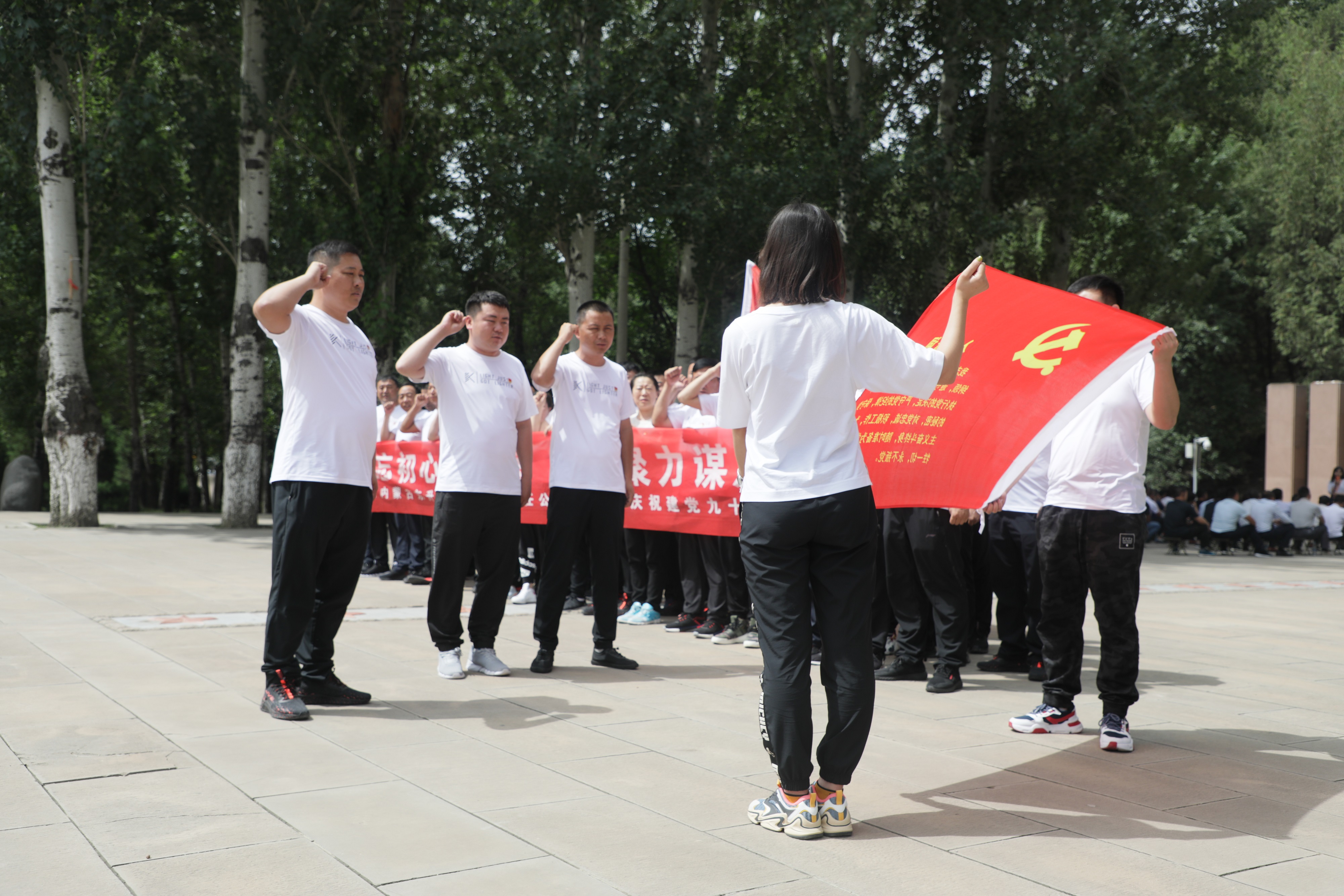 东矿公司开展“不忘初心铸党魂 · 凝心聚力营生长”七一系列运动_南宫娱乐（官网）